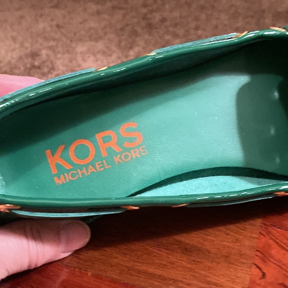 MICHAEL KORS GREEN LOAFERS. SIZE 6. THIS GREEN💚💚 NWOT - Picture 7 of 11
